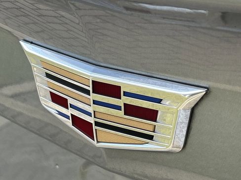 Certified 2023 Cadillac XT4 Luxury w/ Cold Weather Package image 9