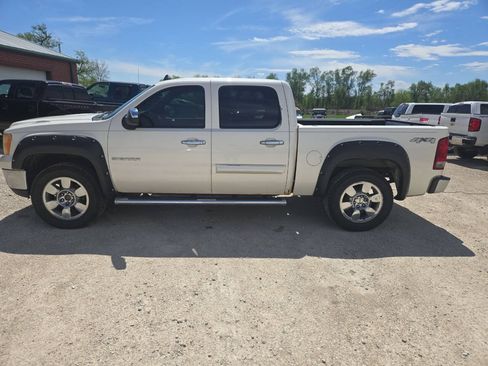 Used 2011 GMC Sierra 1500 SLE w/ Regional Value Package AWD/4WD image 5