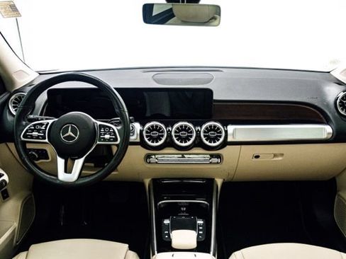 Used 2022 Mercedes-Benz GLB 250 4MATIC image 17