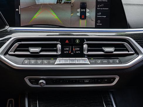 Used 2020 BMW X7 M50i w/ Dynamic Handling Package AWD/4WD image 19