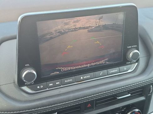 Used 2022 Nissan Rogue S FWD image 18