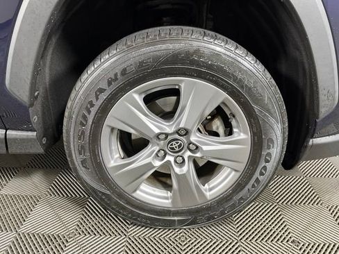 Used 2022 Toyota RAV4 XLE w/ Convenience Package AWD/4WD image 9