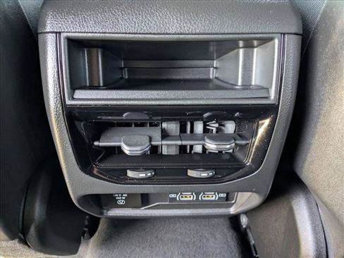 Used 2025 Jeep Grand Cherokee Altitude AWD/4WD image 16