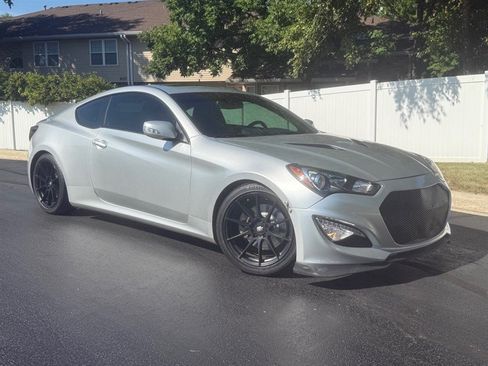 Used 2013 Hyundai Genesis 3.8 RWD image 2