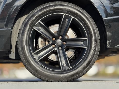 Used 2019 Audi Q8 Premium w/ Convenience Package image 18