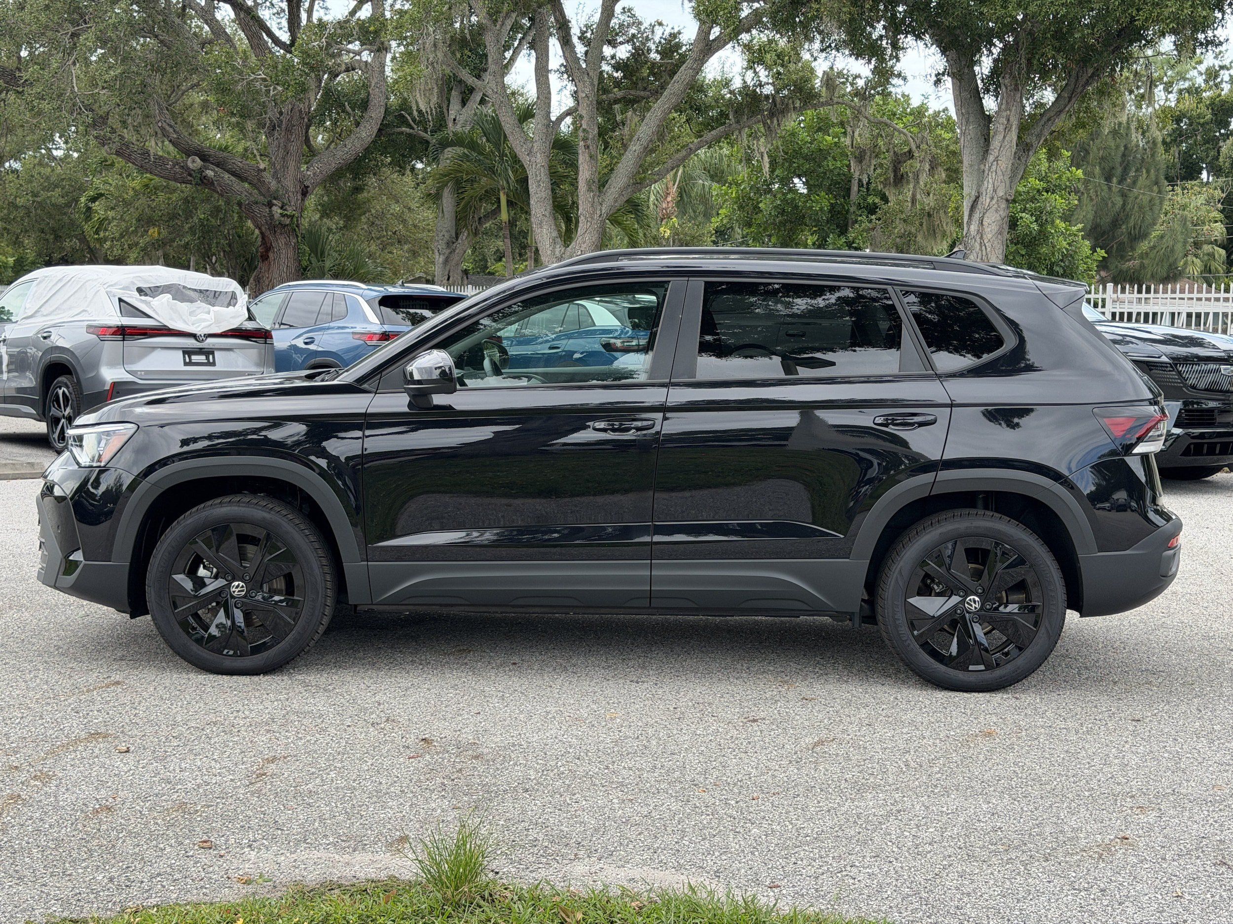New 2026 Volkswagen Taos SE FWD image 4