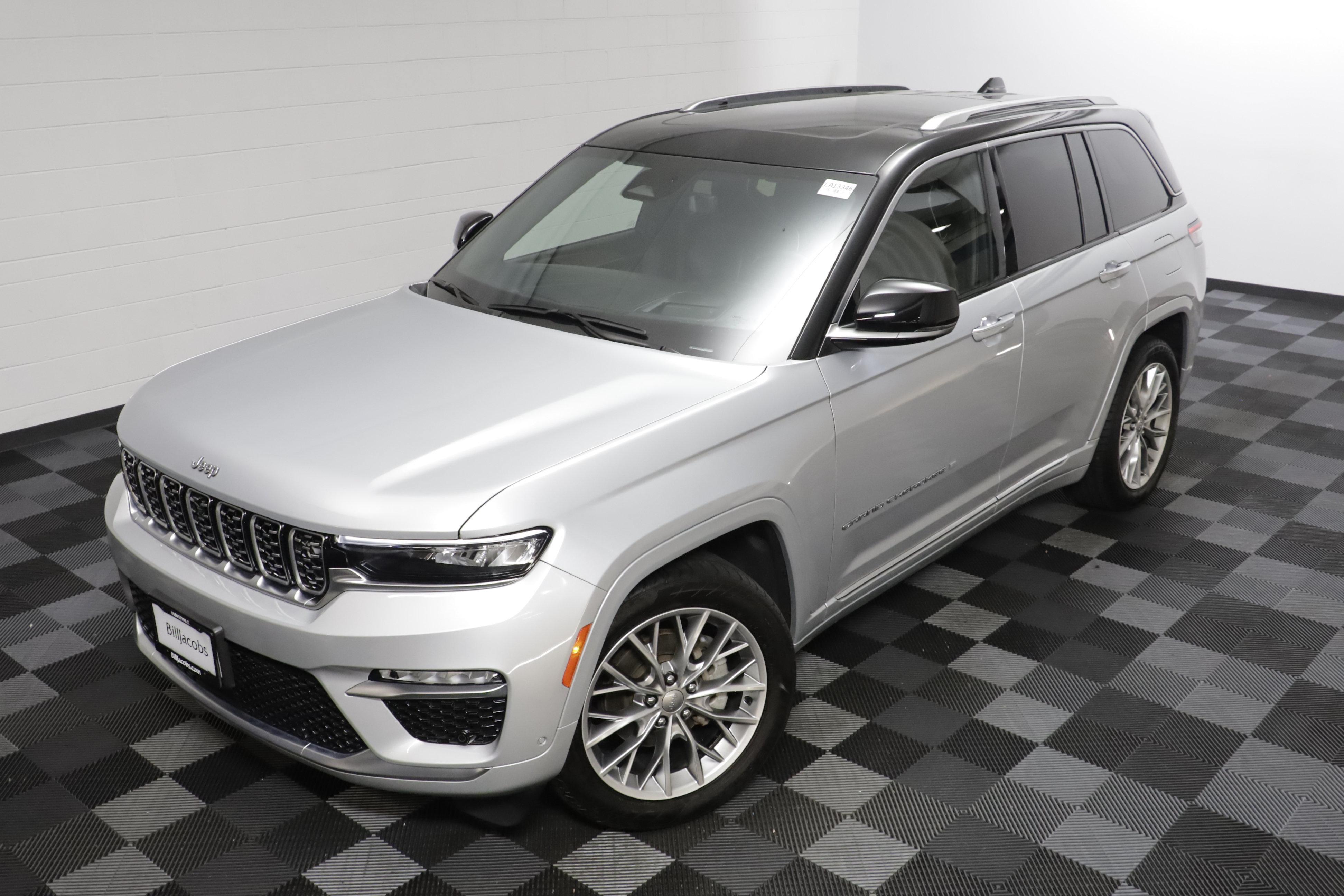 Used 2023 Jeep Grand Cherokee Summit w/ Adv Protech Group IV AWD/4WD image 2