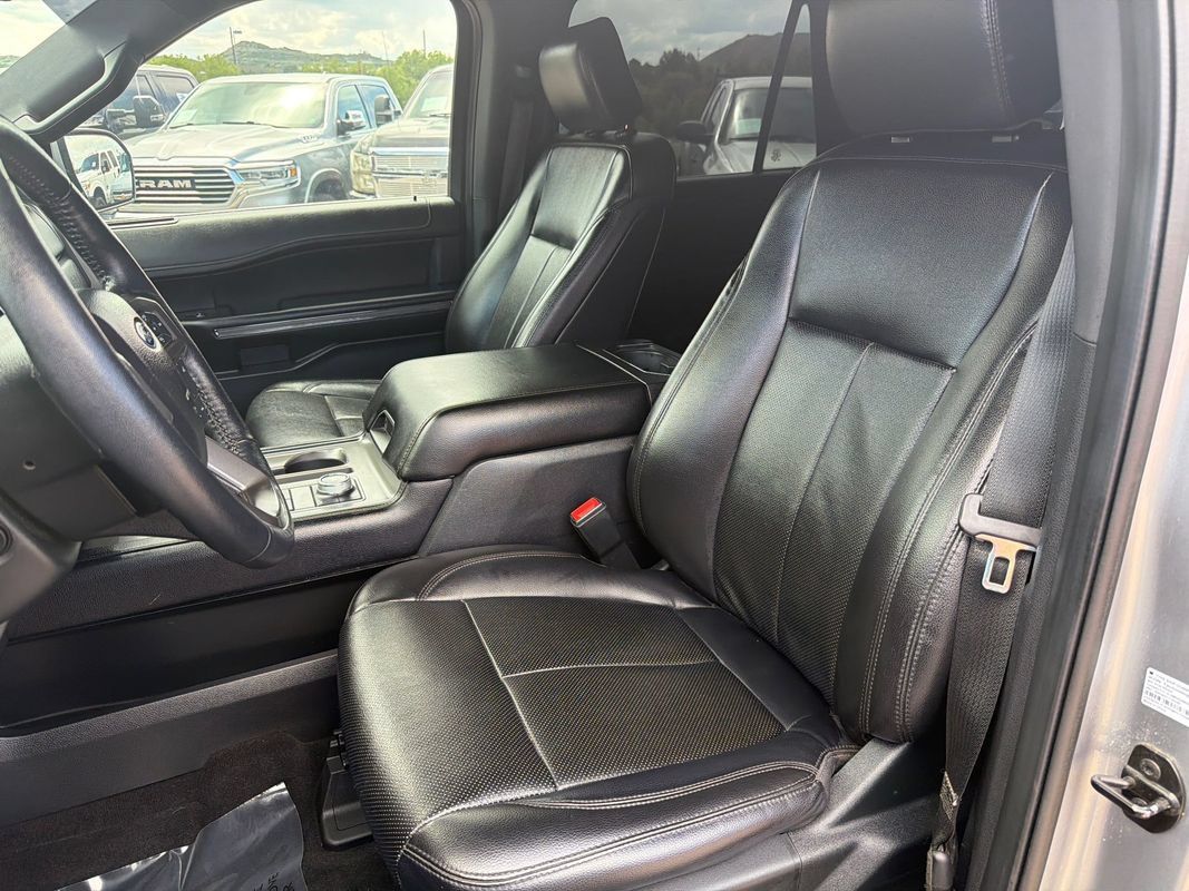Used 2020 Ford Expedition XLT w/ Equipment Group 202A AWD/4WD image 13