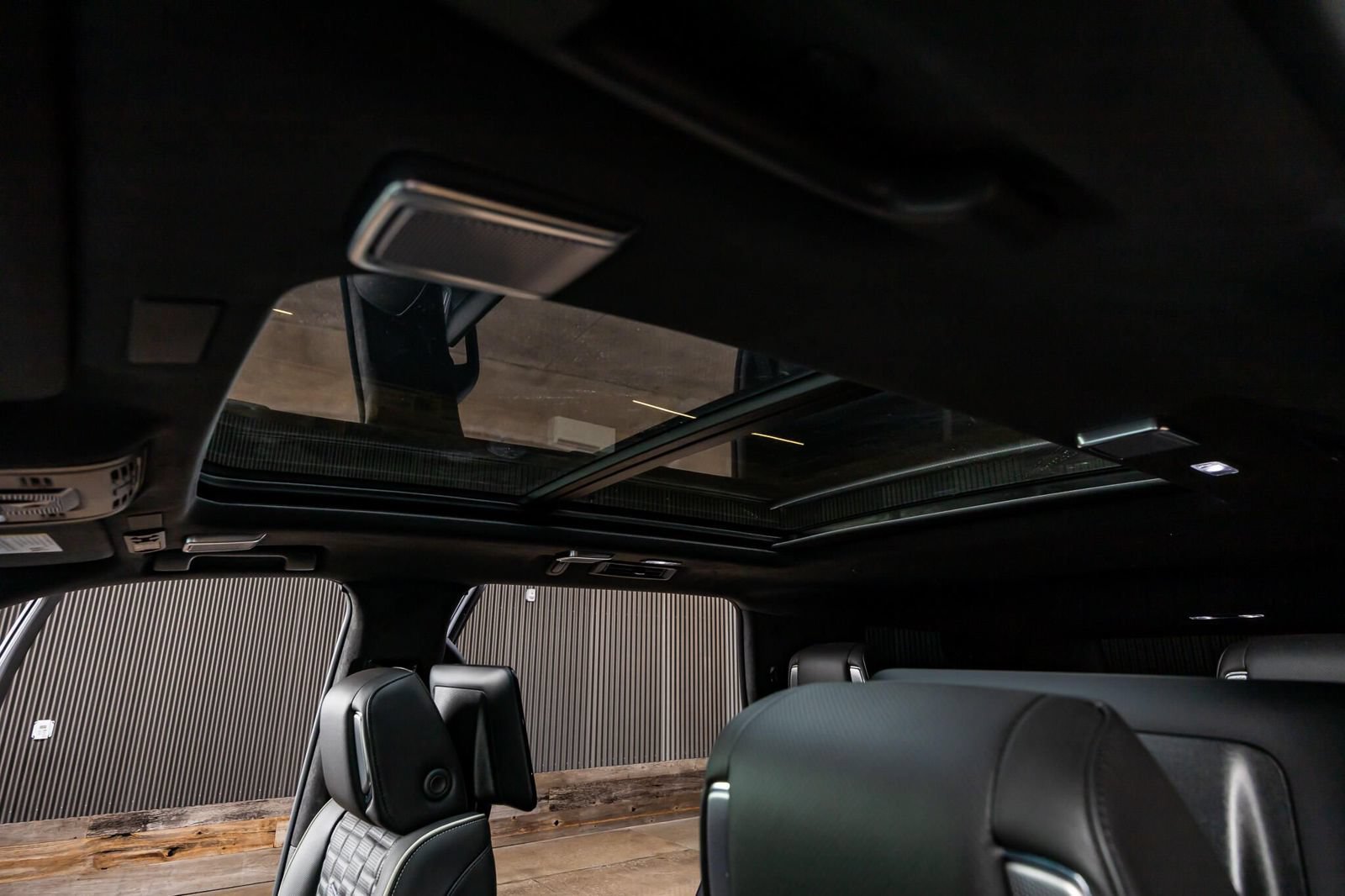 Used 2025 Cadillac Escalade V AWD/4WD image 28