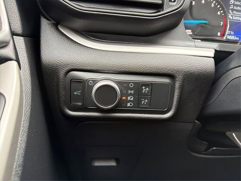 Used 2022 Ford Explorer XLT image 17