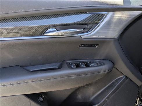 Used 2023 Cadillac XT6 Sport w/ Technology Package AWD/4WD image 8