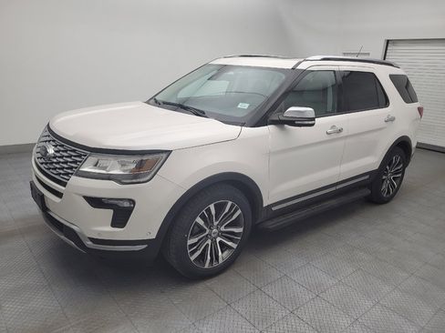 Used 2018 Ford Explorer Platinum image 2