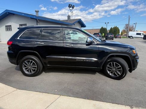 Used 2018 Jeep Grand Cherokee Limited AWD/4WD image 5
