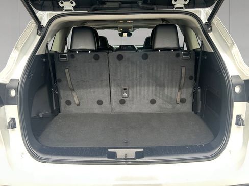 Used 2022 Toyota Highlander XLE AWD/4WD image 19