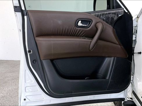 Used 2024 Nissan Armada Platinum w/ Captain's Chairs Package RWD image 19