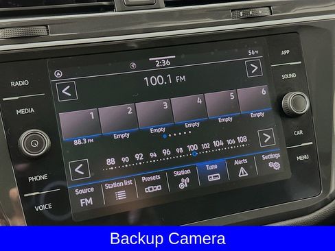 Used 2024 Volkswagen Tiguan SE w/ Panoramic Sunroof Package image 10