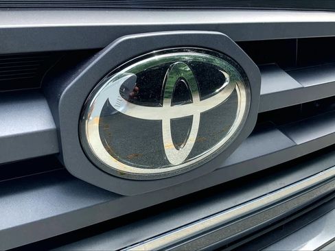 Used 2020 Toyota Tacoma SR5 image 29