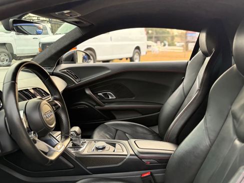 Used 2017 Audi R8 V10 w/ Ceramic Brake Package image 33