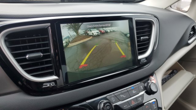Used 2024 Chrysler Pacifica Touring-L FWD image 16