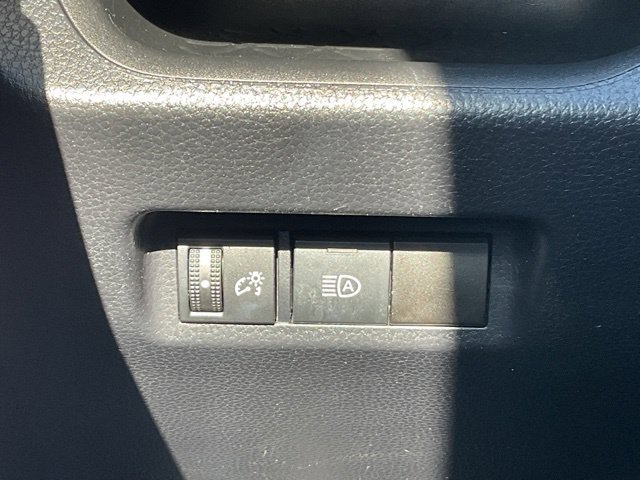 Used 2020 Toyota RAV4 LE FWD image 33
