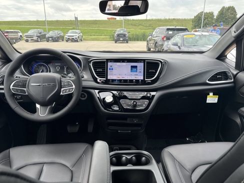 New 2026 Chrysler Pacifica Select image 34