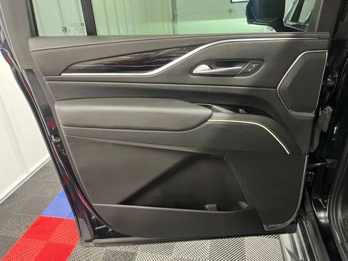 Used 2022 Cadillac Escalade ESV Sport AWD/4WD image 21