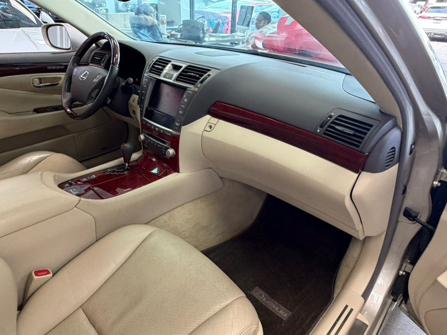 Used 2011 Lexus LS 460 w/ Comfort Pkg RWD image 39