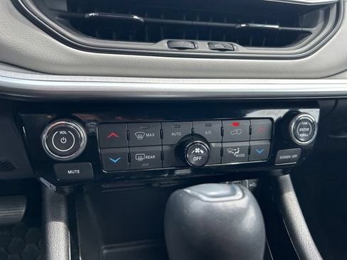 Used 2025 Jeep Compass Limited AWD/4WD image 27