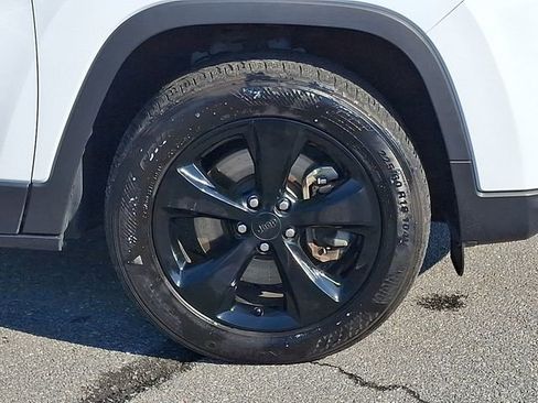 Used 2021 Jeep Cherokee Latitude Plus image 8