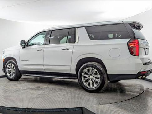 Used 2023 Chevrolet Suburban Premier image 6