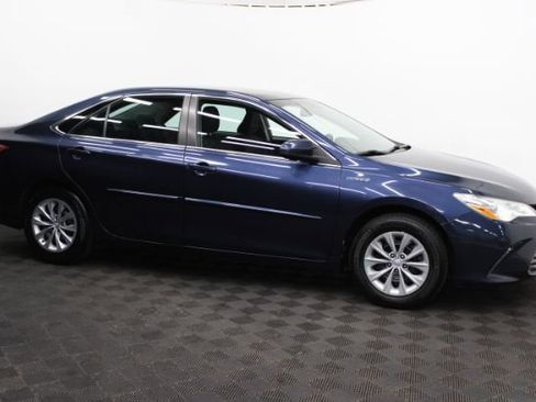 Used 2017 Toyota Camry LE image 4