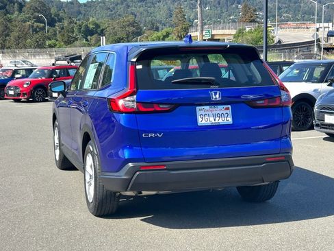 Used 2023 Honda CR-V LX image 3