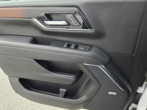 Used 2025 GMC Yukon XL Denali image 26