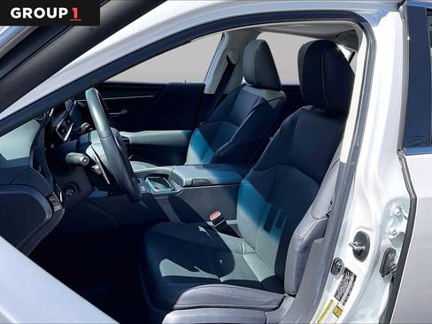 Used 2025 Lexus ES 300h w/ Premium Package FWD image 8