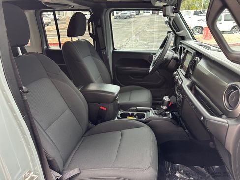 Used 2023 Jeep Wrangler Unlimited w/ Sun & Screen Package AWD/4WD image 31