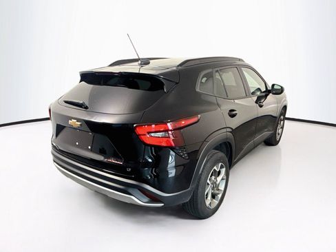 Used 2025 Chevrolet Trax LT FWD image 5