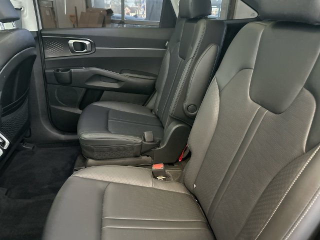 Certified 2025 Kia Sorento EX w/ Panoramic Sunroof Package AWD/4WD image 27