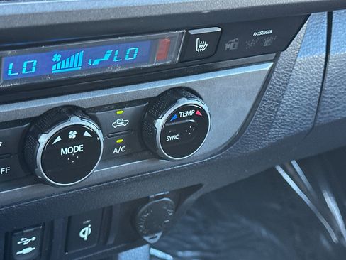 Used 2017 Toyota Tacoma TRD Sport w/ Premium & Technology Package AWD/4WD image 29
