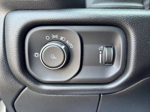 Used 2021 RAM 2500 Big Horn AWD/4WD image 35