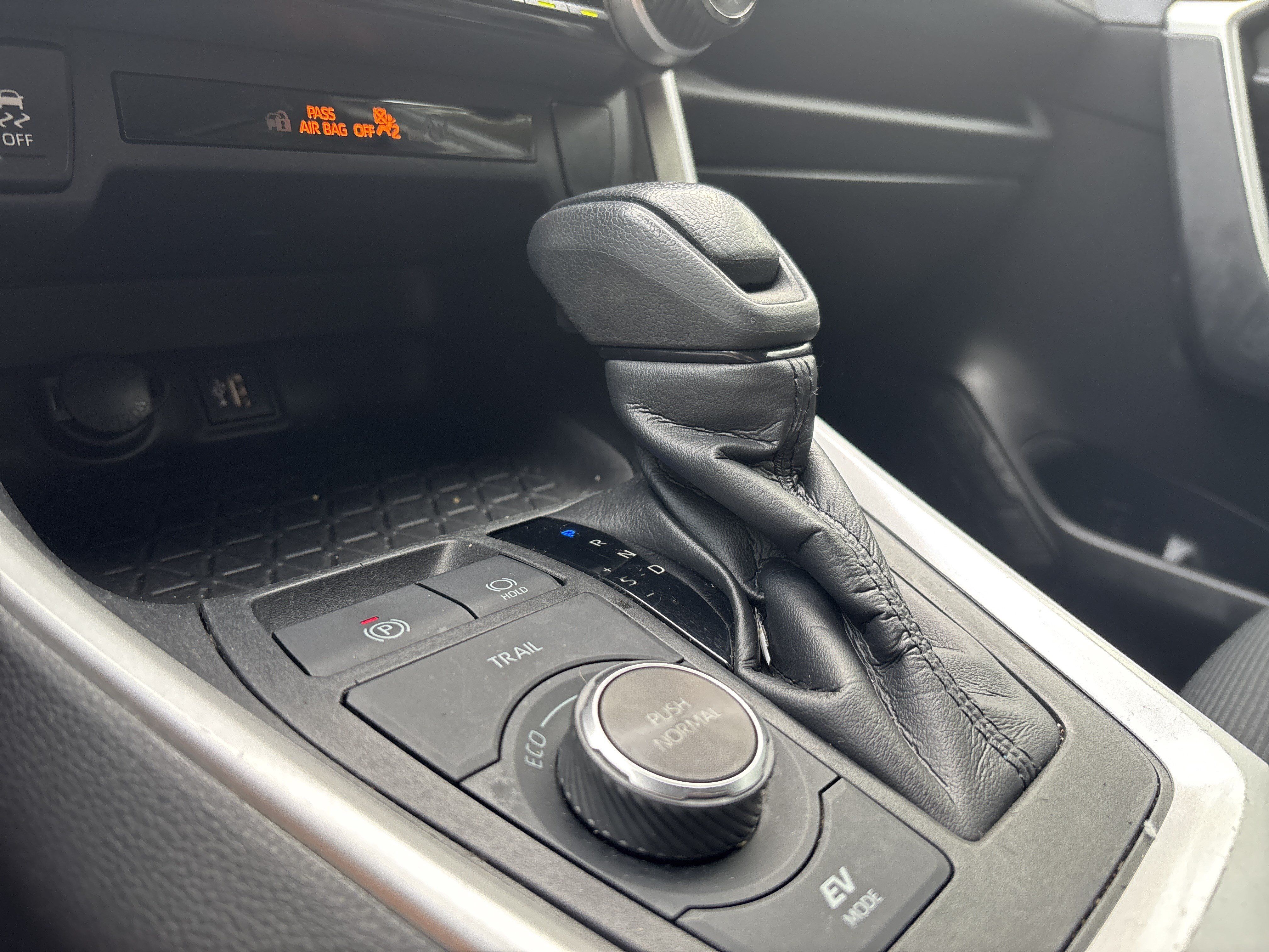 Used 2023 Toyota RAV4 LE AWD/4WD image 25