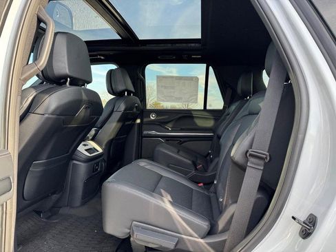 New 2025 Lincoln Navigator Reserve w/ Jet Appearance Package image 10