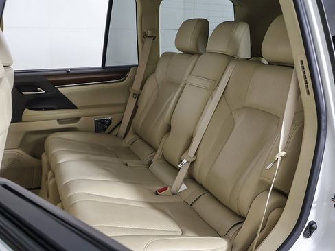 Used 2016 Lexus LX 570 4WD image 38