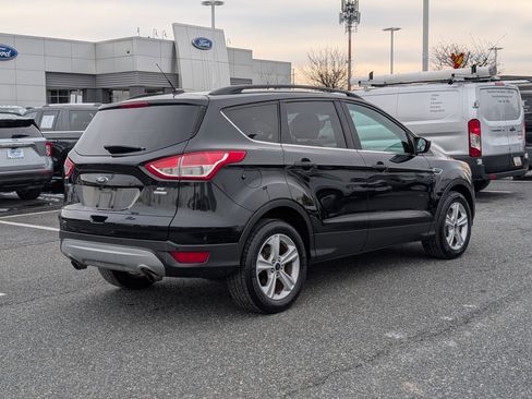 Used 2015 Ford Escape SE w/ Equipment Group 201A image 3