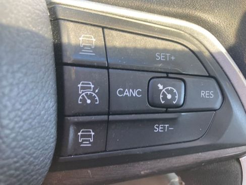 Used 2023 Jeep Grand Cherokee Limited image 44