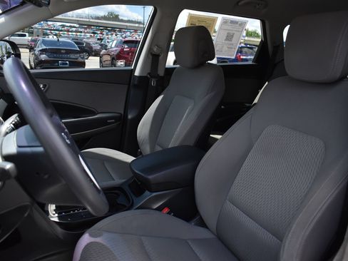 Used 2017 Hyundai Santa Fe SE AWD/4WD image 13