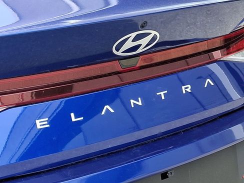 Certified 2024 Hyundai Elantra SE image 30