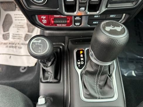 Used 2024 Jeep Wrangler Unlimited Rubicon AWD/4WD image 31