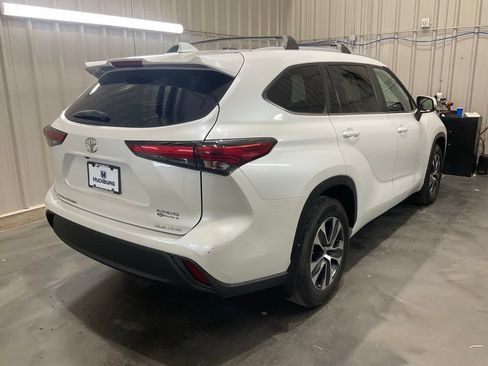 Used 2023 Toyota Highlander XLE AWD/4WD image 22