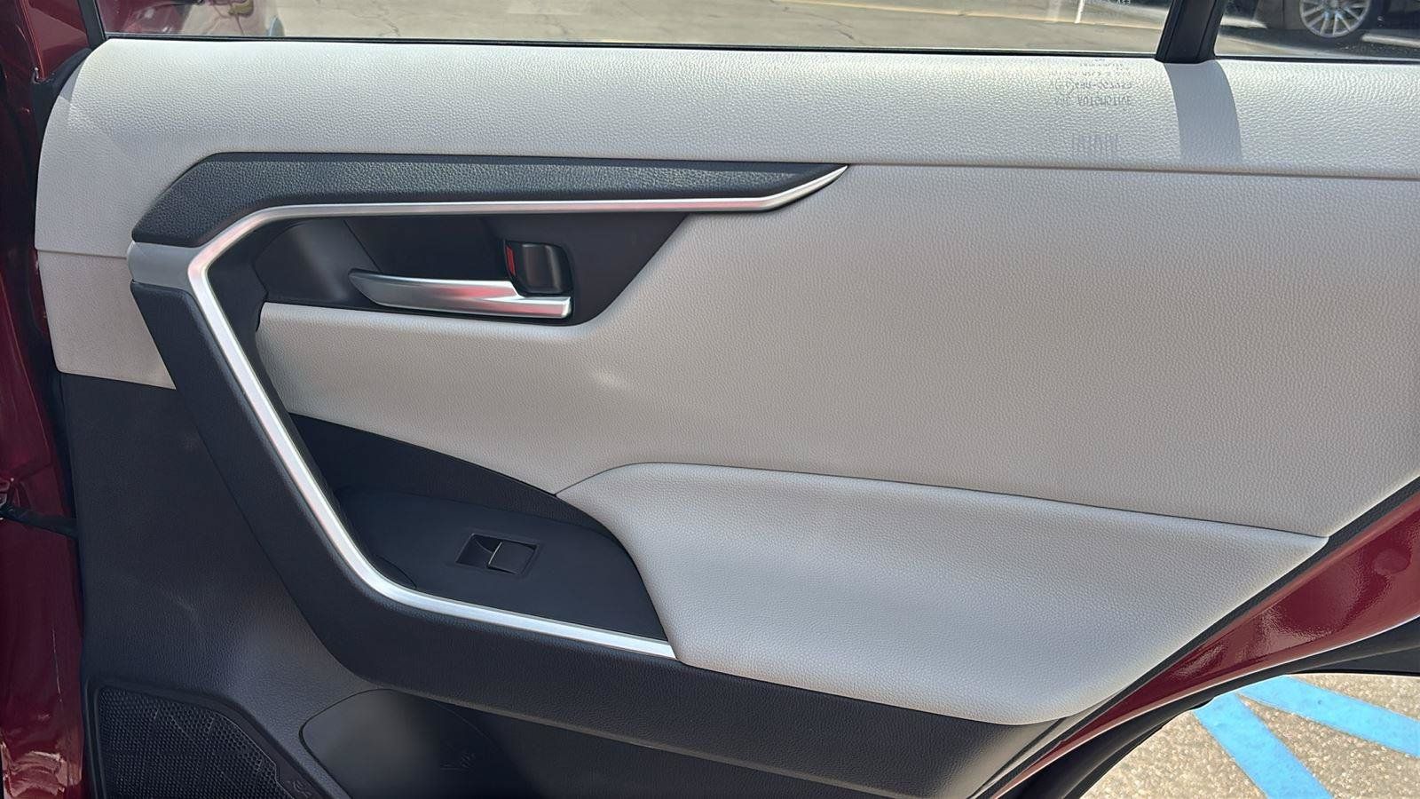 Used 2019 Toyota RAV4 XLE Premium FWD image 22