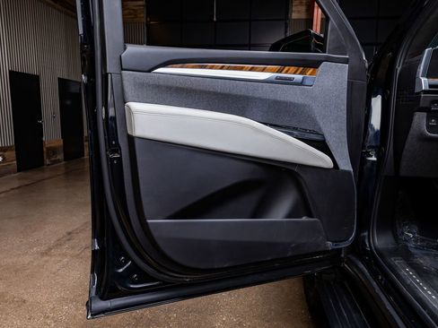 Used 2025 Cadillac Escalade Sport Platinum image 39